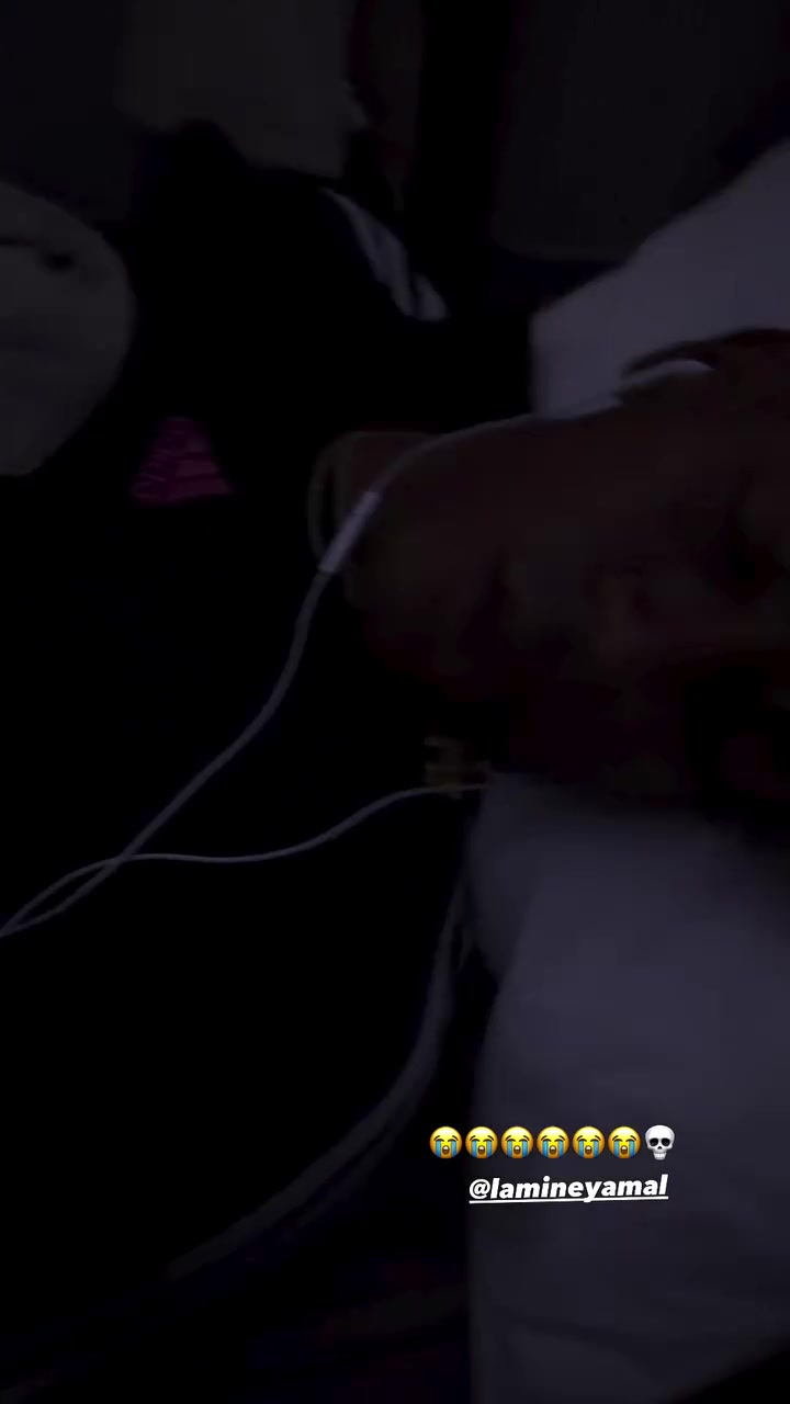 亚马尔社媒晒视频嘲笑尼科脚趾，尼科发亚马尔打鼾视频回应