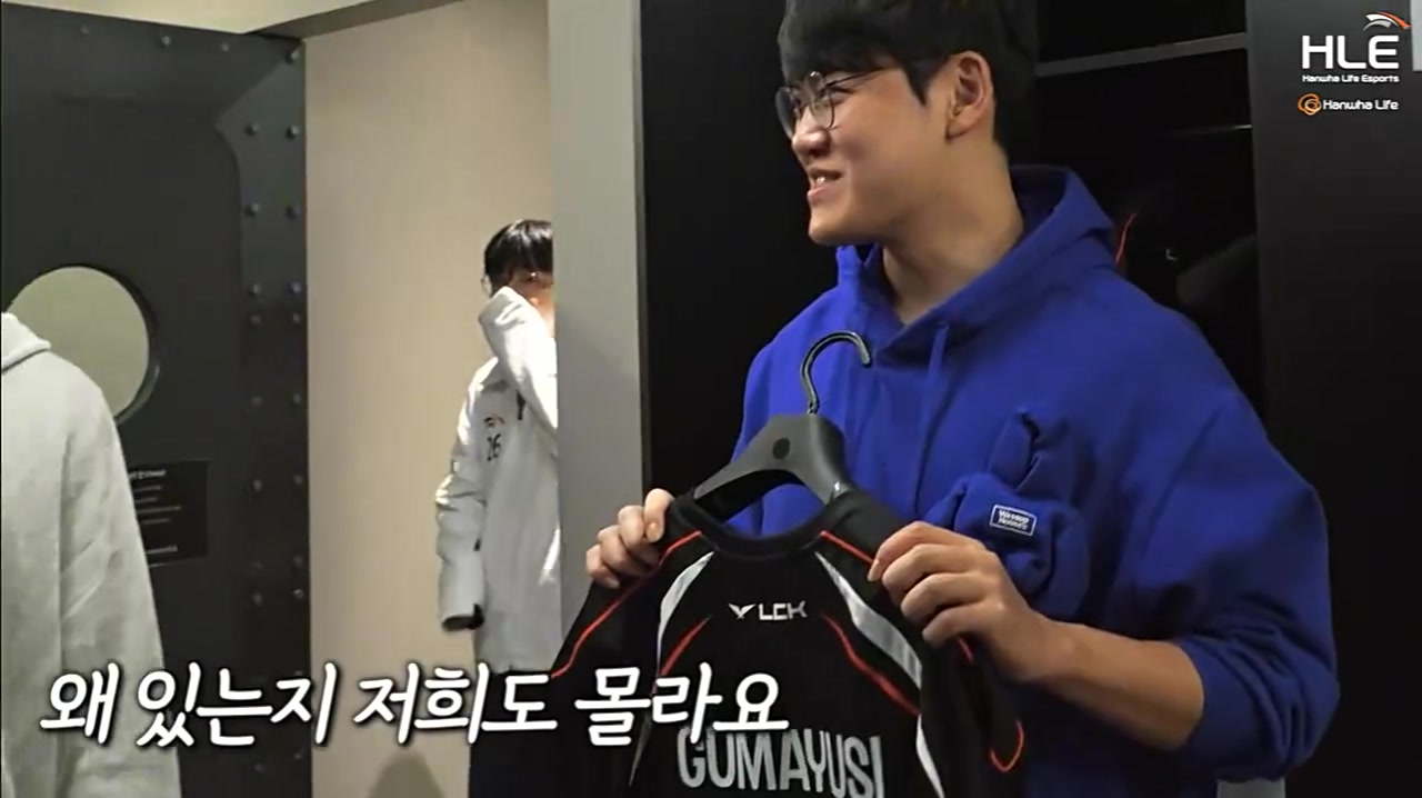 Kanavi：因为乔丹和詹姆斯想选23号；我年级最大，整顿下纪律