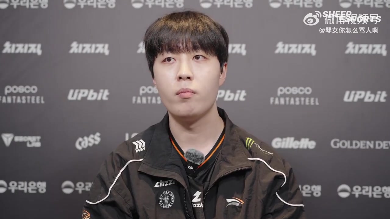 Kanavi：很早以前就一直用JDG表情 职业选手天赋和努力缺一不可