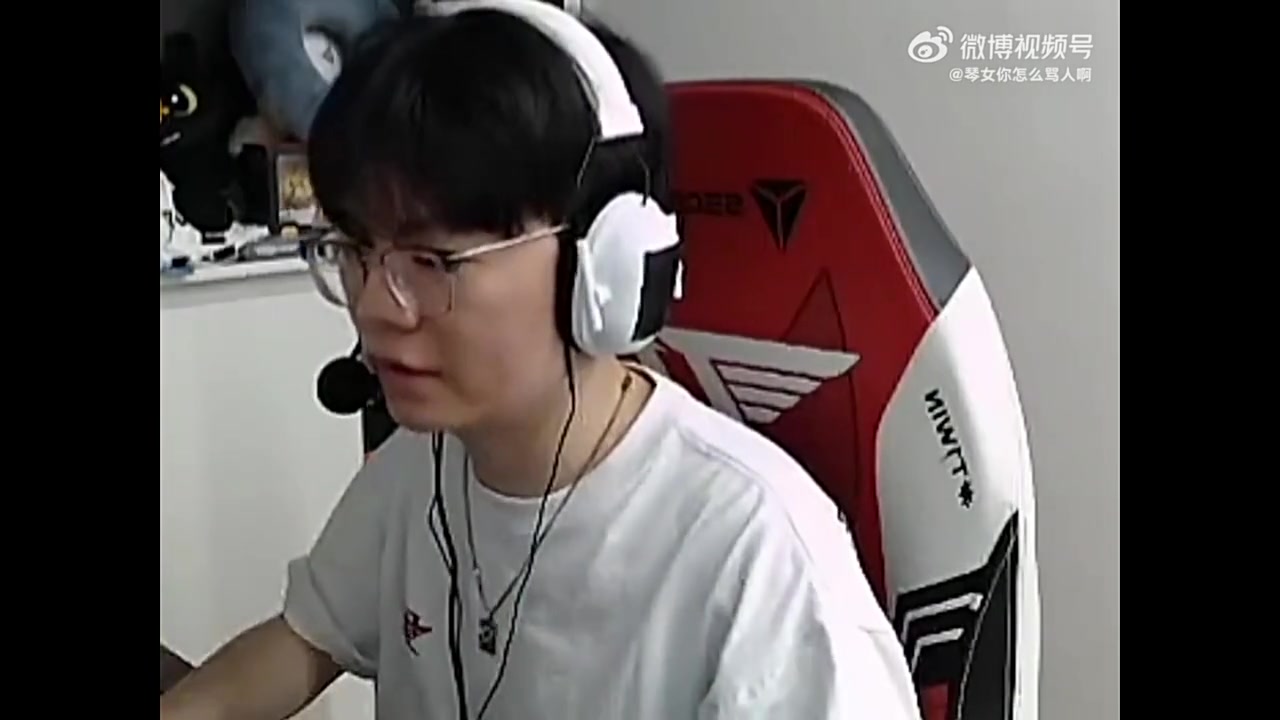 T1瓦Meteor：食堂只有我和Faker，给我紧张的不行，饭都没吃好