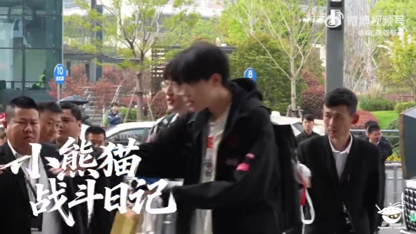 【万博电竞】AL对阵WBG TES赛场VLOG BigWei：大家打比赛多去想想自己要干什么