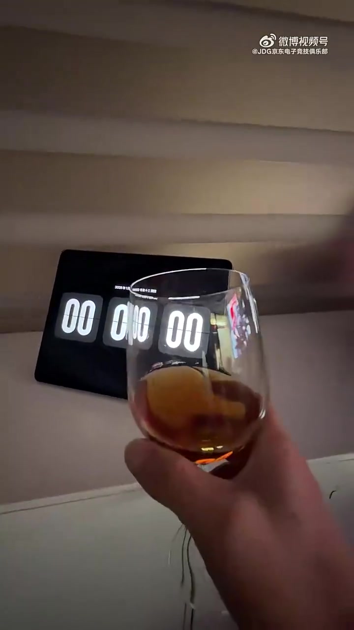 【万博电竞】JDG送上新年祝福：新的一年祝大家日日明，事事顺，岁岁安！