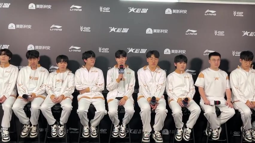 TheShy：平时不是很喜欢动物 但是昨天和很多小猫还是很有意思的【球盟会】