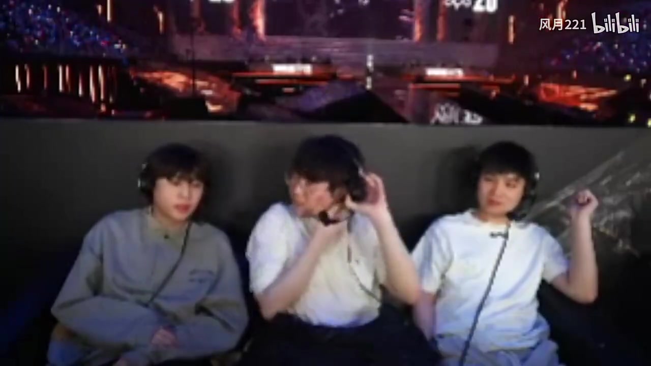 Ale：在我们LPL，Uzi没冠都已经封神了，我刚看到一张照片