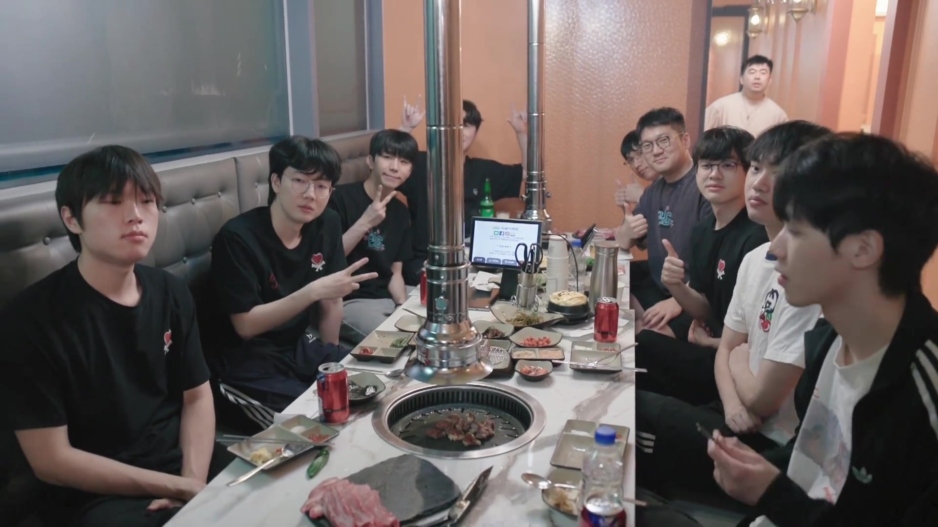 先点菜吧！BLG吉祥物：聚餐时间到！一起干杯喵【球盟会】