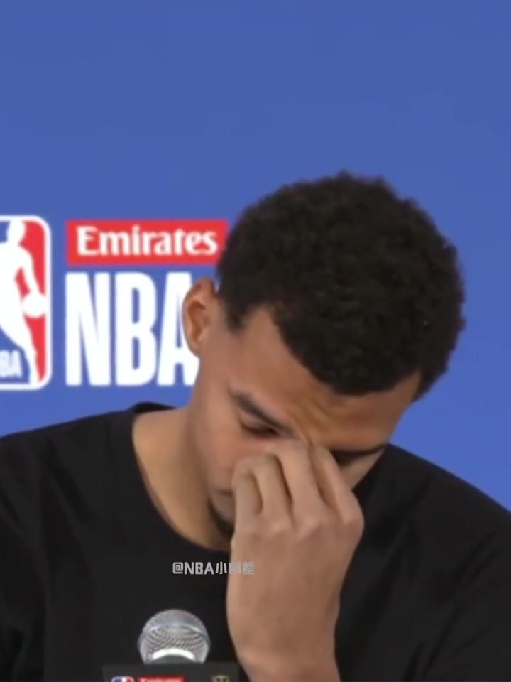 [体育风云]⬆️R.I.P！文班祖母今早在法国去✨世 文班坚持完赛 赛后伤心落泪(图2)