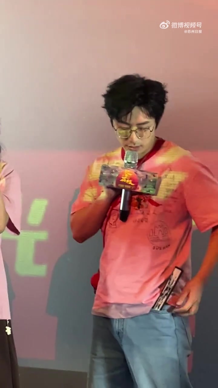 [精彩资讯]演员白客为苏超苏州队打call：我今天衣服上印了苏州队的队标(图2)
