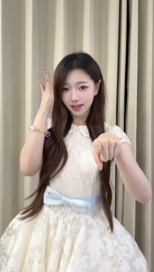 【球盟会】主持人阿芙分享视频：晚上好！被我指到的友友都发财