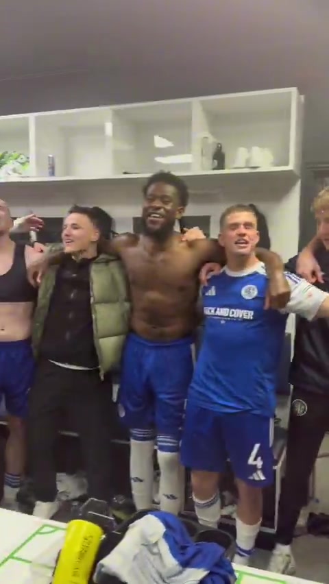 今兒真高興！麥克斯菲爾德全員更衣室唱響阿黛爾著名歌曲