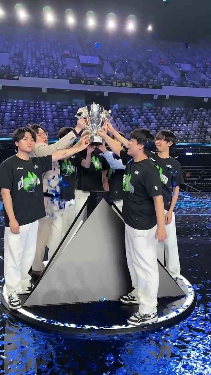 BLG：如果所有故事都要有终点 那就再为25碧画上一个告别的句号吧