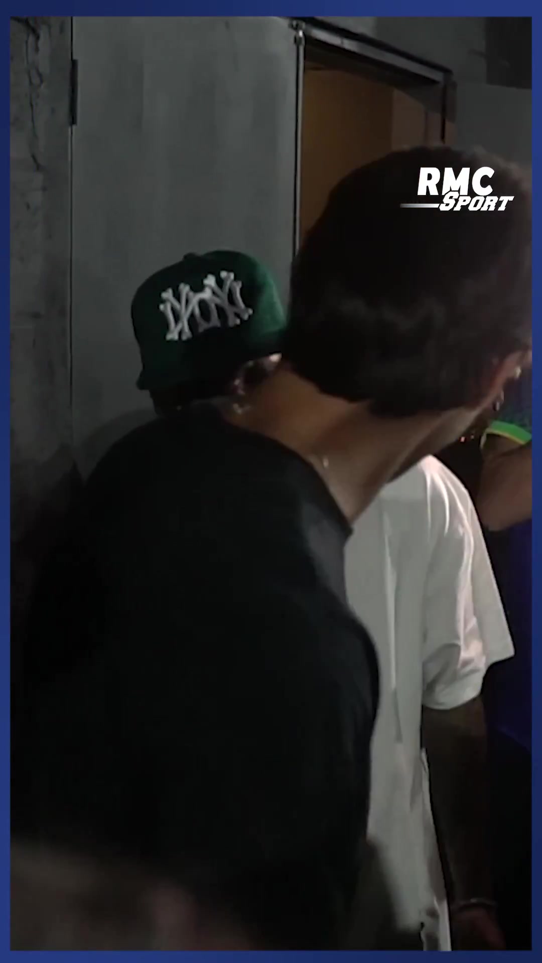 RMC：卡卡、內(nèi)馬爾現(xiàn)場觀戰(zhàn)國王聯(lián)賽世界杯，為巴西隊(duì)助威