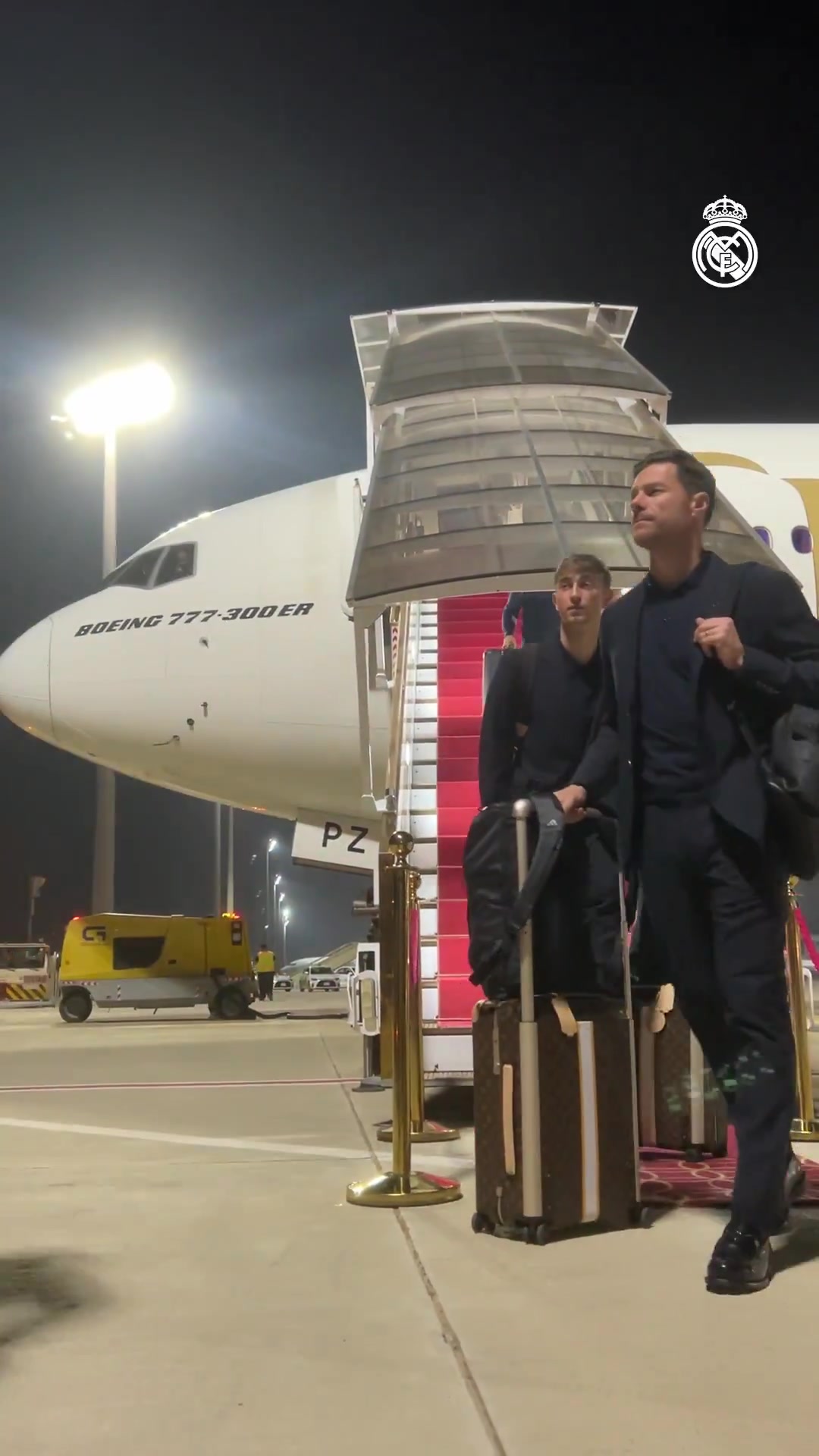 大戰(zhàn)在即！皇馬全隊(duì)已抵達(dá)吉達(dá)，西超杯半決賽將對陣馬競