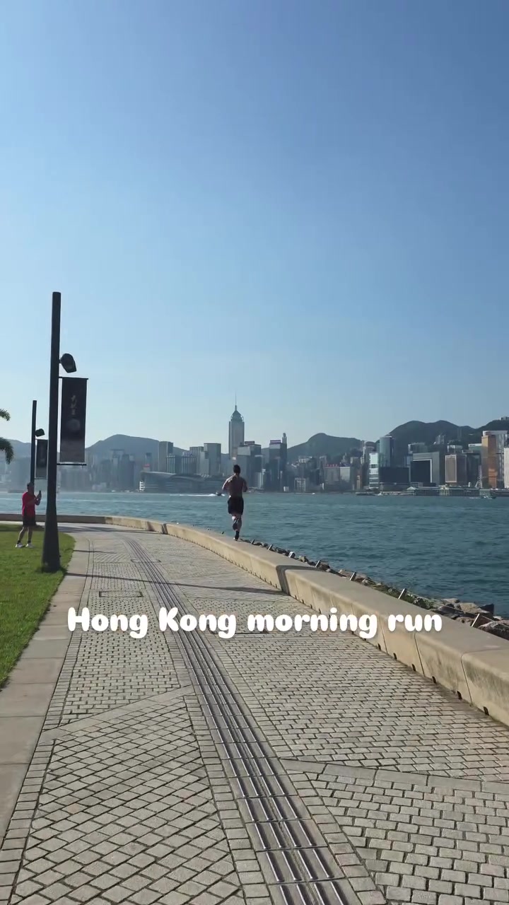 自律！伊布社媒晒在中国香港晨跑视频