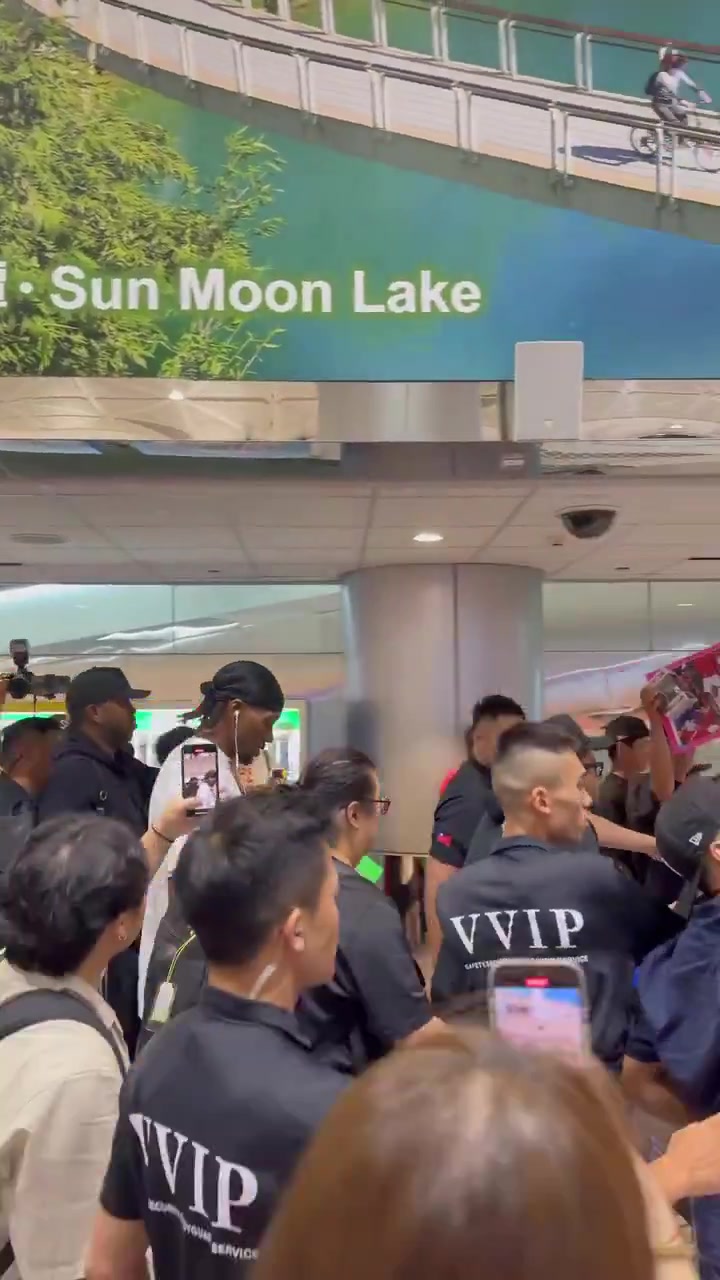 【球盟会】中国行最后一站！莱昂纳德已经抵达中国台湾