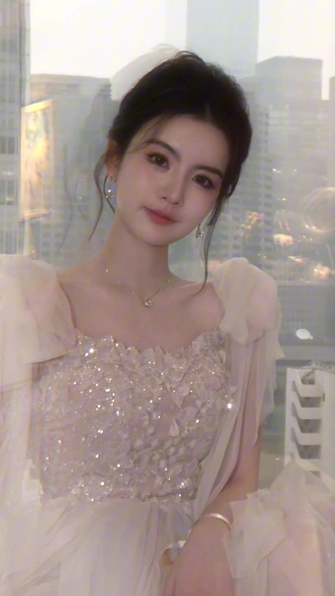 【体育报道】软萌甜妹来袭！美女主持炼炼：大家对杨瀚森多些耐心 别光看数据(图5)