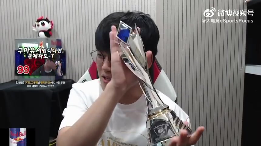 Gumayusi：我特意把FMVP奖杯带来了炫耀一下！我觉得今年最漂亮