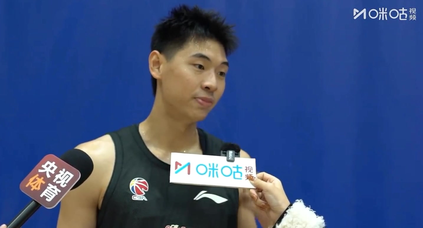 是否会害怕杜锋？崔永熙：一开始害怕正常 杜导&郭导都很严肃认真