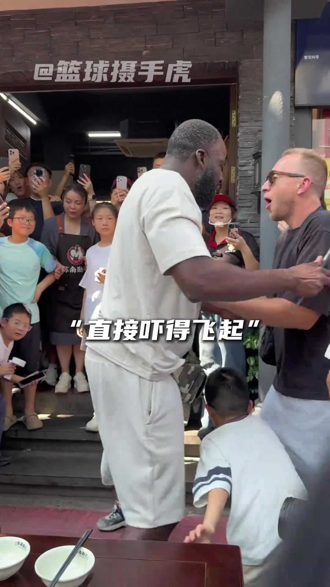 我的小心脏~追梦品尝潮汕卤水拼盘 被身后大鹅吓得弹射起飞