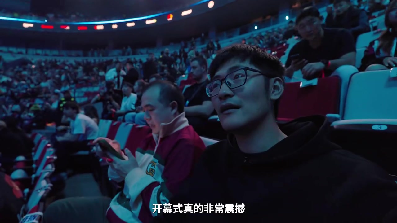 影视飓风发布视频：英雄联盟总决赛，他们耳机里到底在听什么？