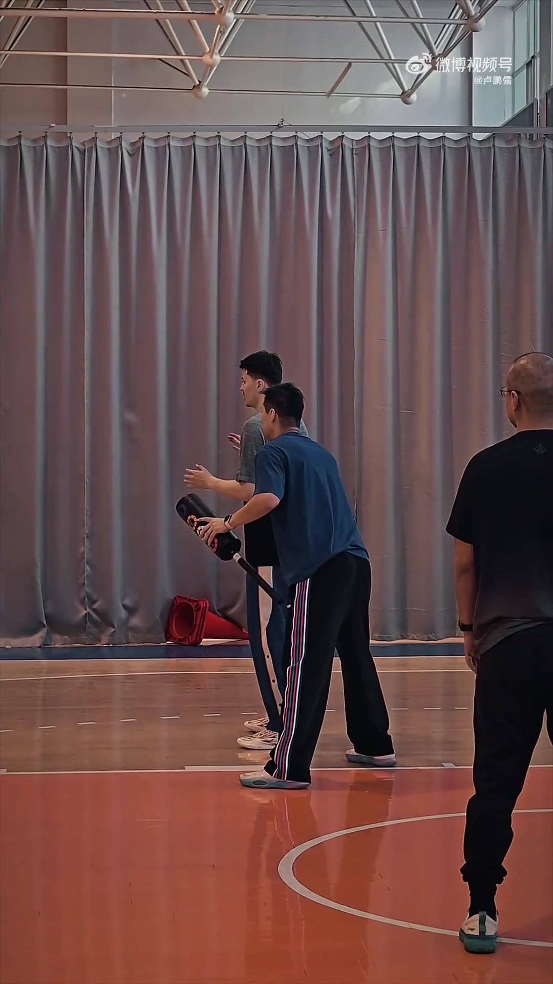 CBA強度太大了！對江蘇上籃被打到眼睛 阿不都沙拉木眼眶淤青還在