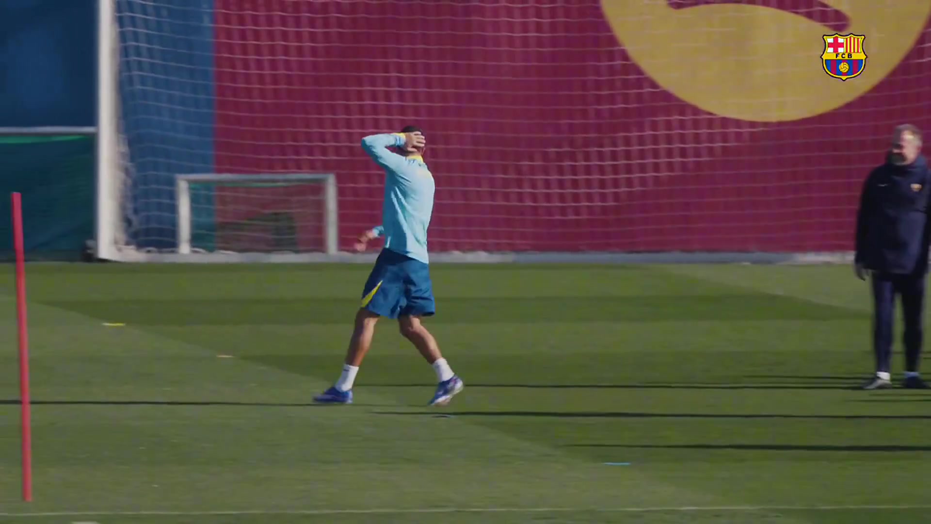 入隊儀式！巴薩球員訓練之前歡迎坎塞洛
