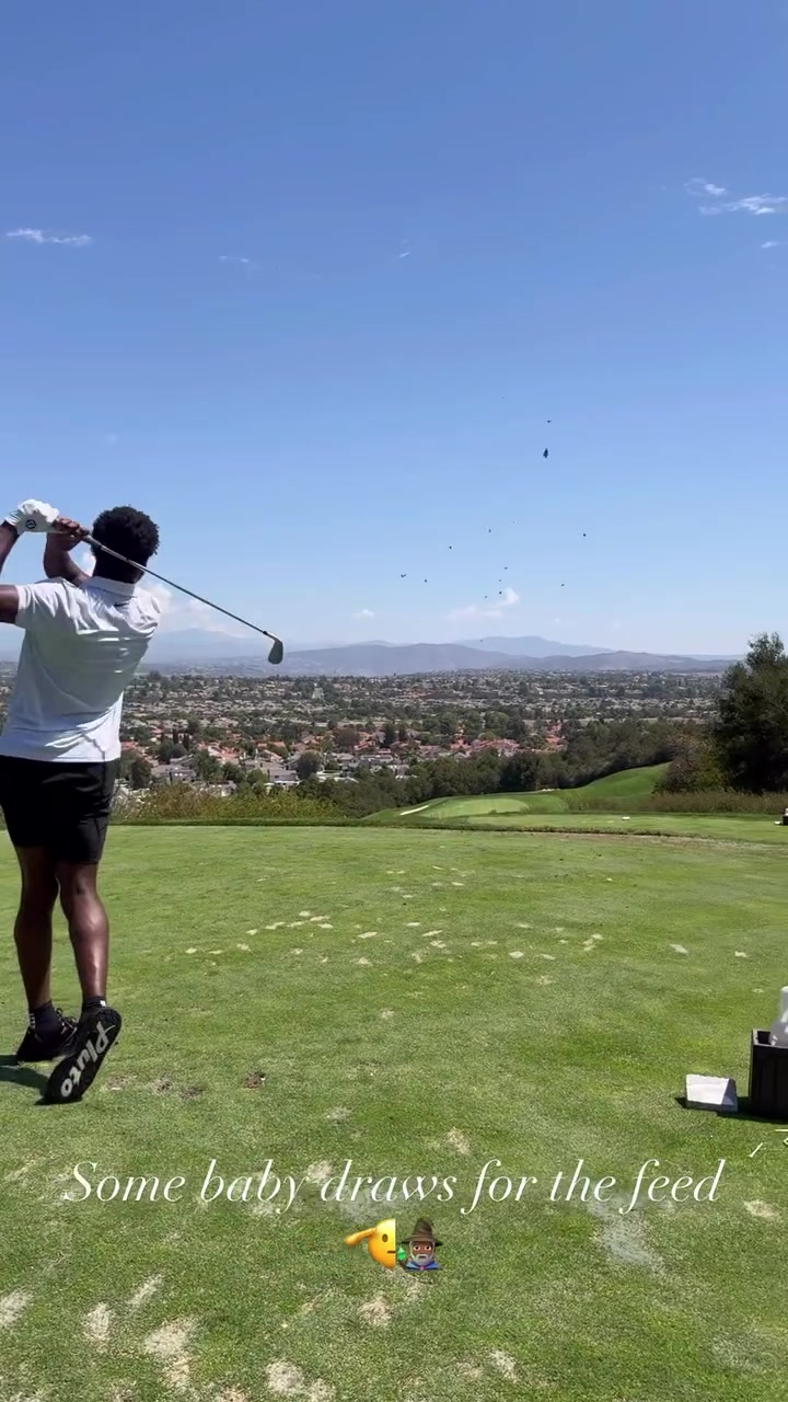 爱好都和老爹一样!布朗尼更新社媒 晒出打高尔夫球的视频-直播吧