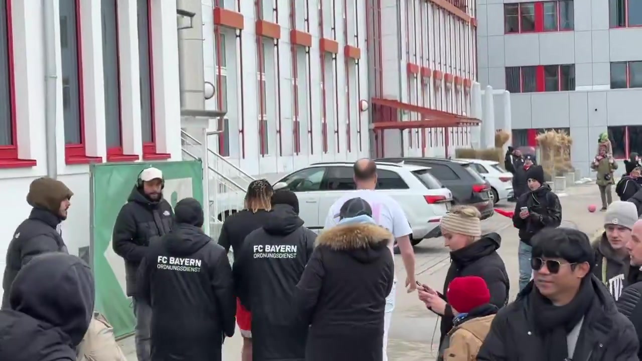 记者：博伊疑似受伤，提前结束训练接受检查