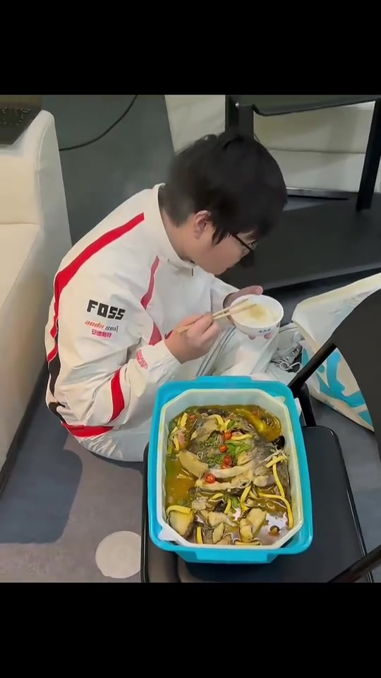 【万博电竞】TES发布视频：先吃饭吧(候场的69版）