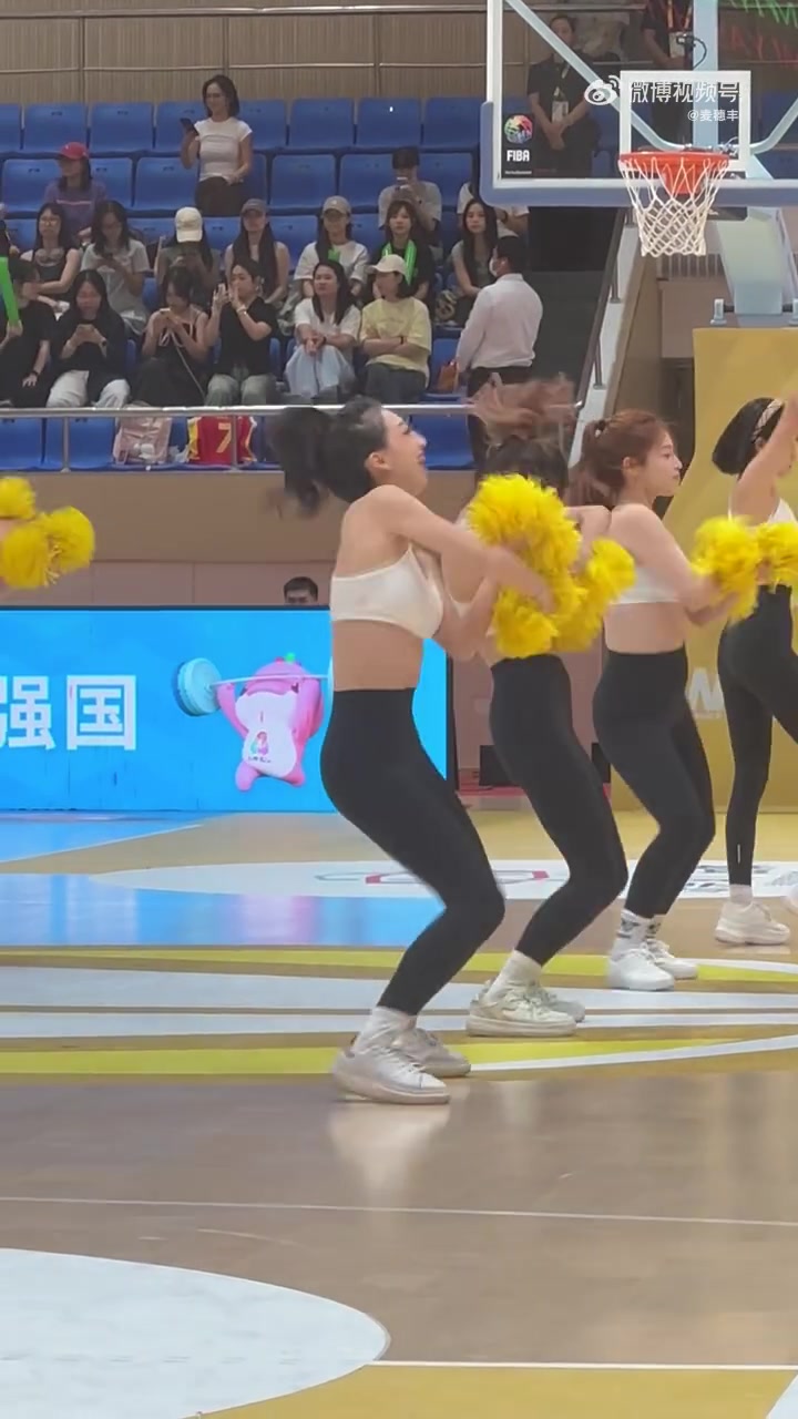 【球盟会】媒体人晒亚洲大学生篮球联赛啦啦队视频：假期最后1天 清一下库存