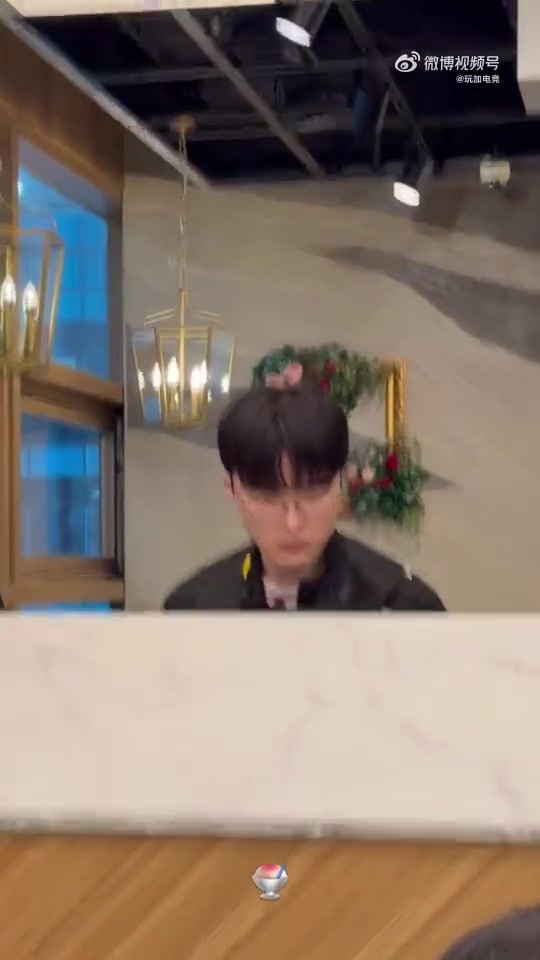 爱海底捞人设不倒！粉丝在海底捞偶遇Faker、Peyz和Untara【球盟会】