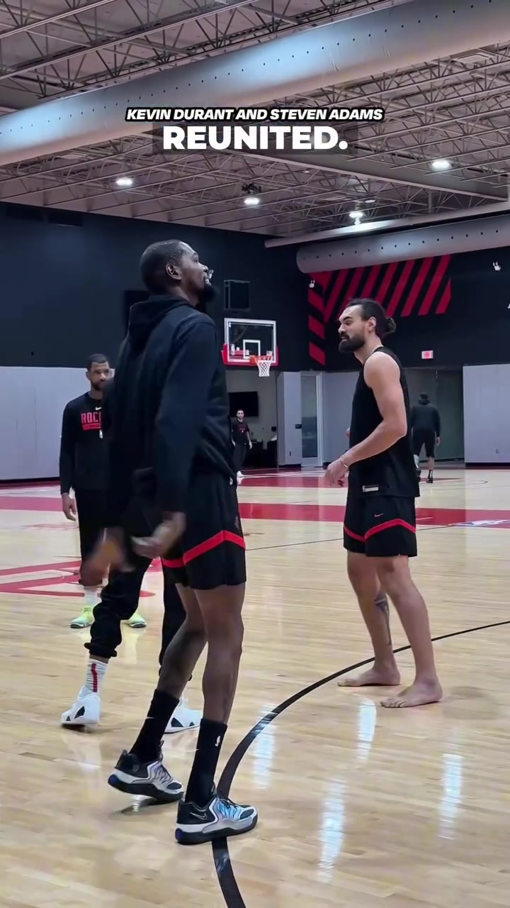 【球盟会】挥汗如雨！火箭官方晒杜兰特积极备战 老伙计亚当斯也现身合练