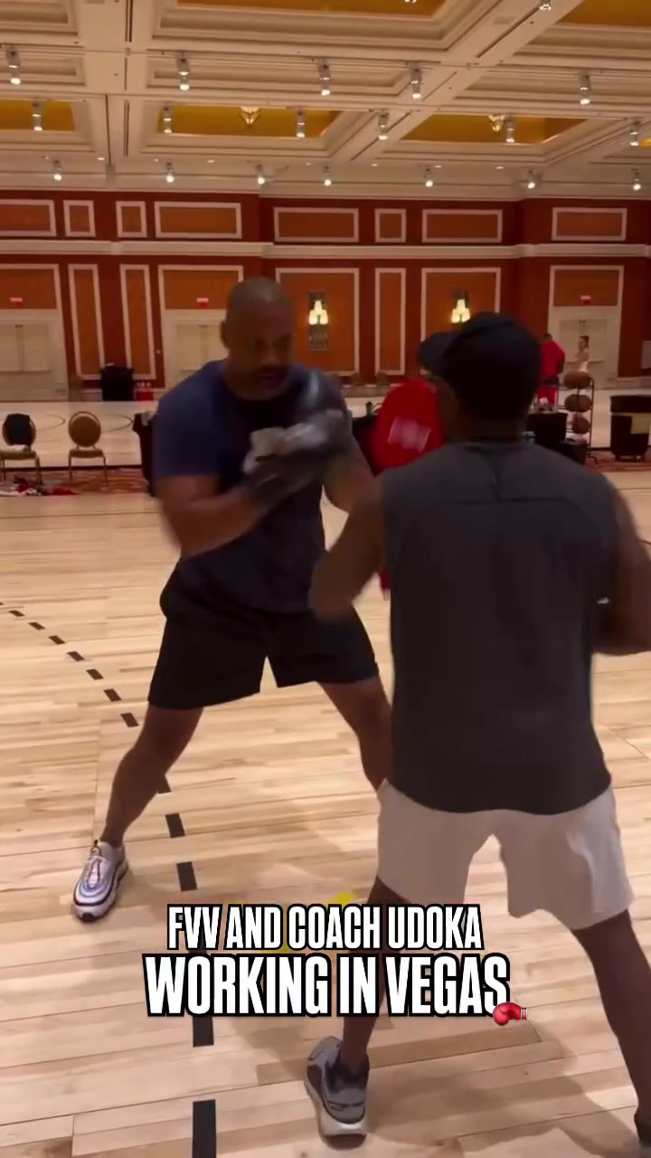 【球盟会】这回范乔丹没法陪你了！火箭主帅乌度卡进行拳击训练