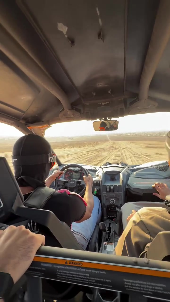 【有道理嘛?】速度与激情！亚马尔社媒晒在沙漠中开越野车视频(图2)