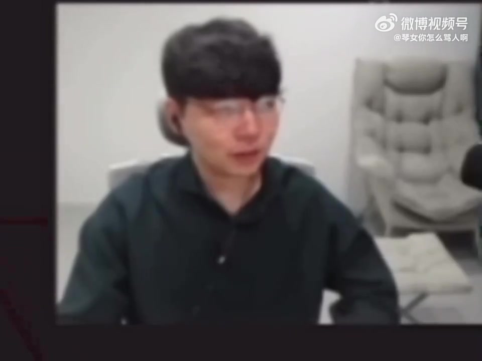 【万博电竞】MaRin：最近去T1总部发现Faker像15年那样躺在沙发上，很亲切