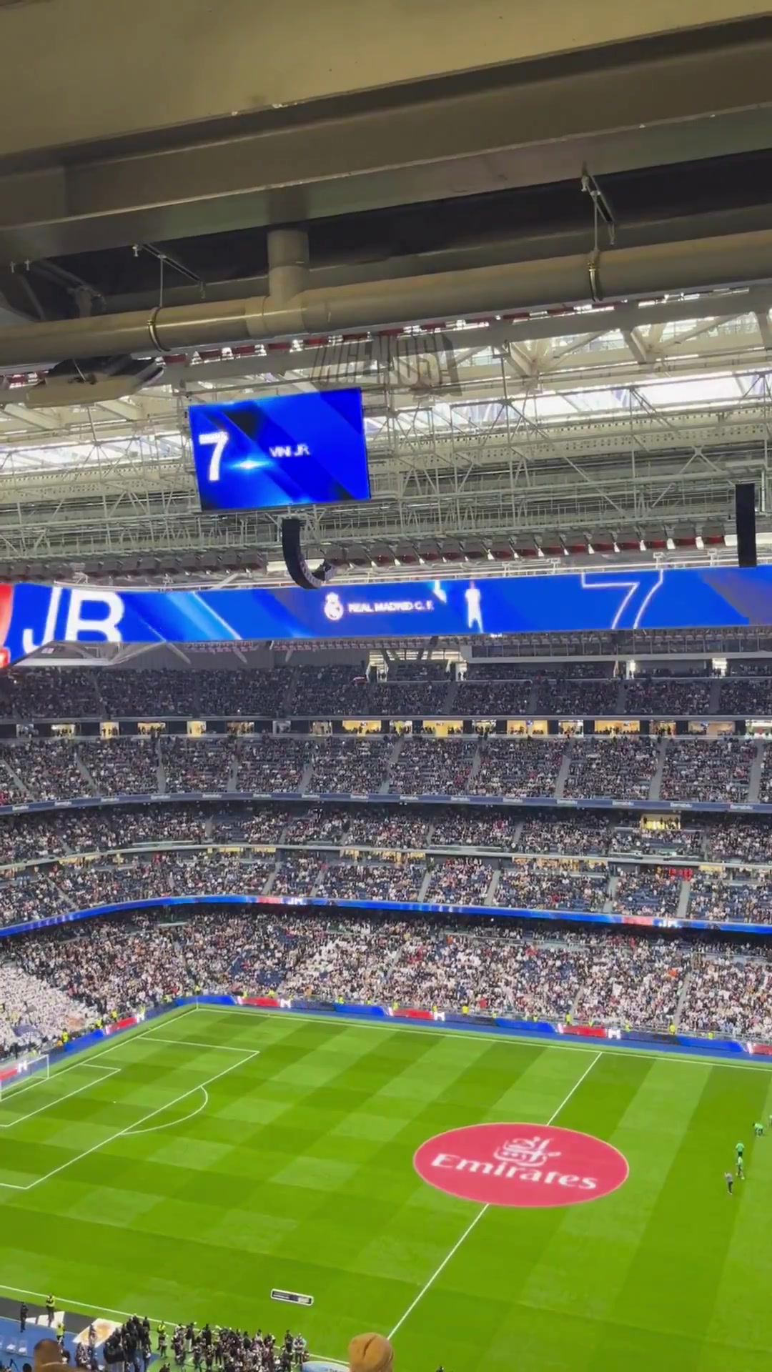 力挺球員！皇馬球迷在廣播播報維尼修斯名字時送上歡呼和掌聲