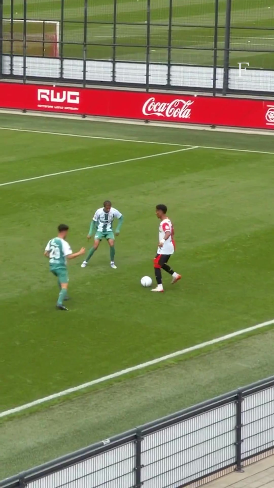 “范小将军”来了⚽范佩西儿子沙奎尔-范佩西友谊赛破门