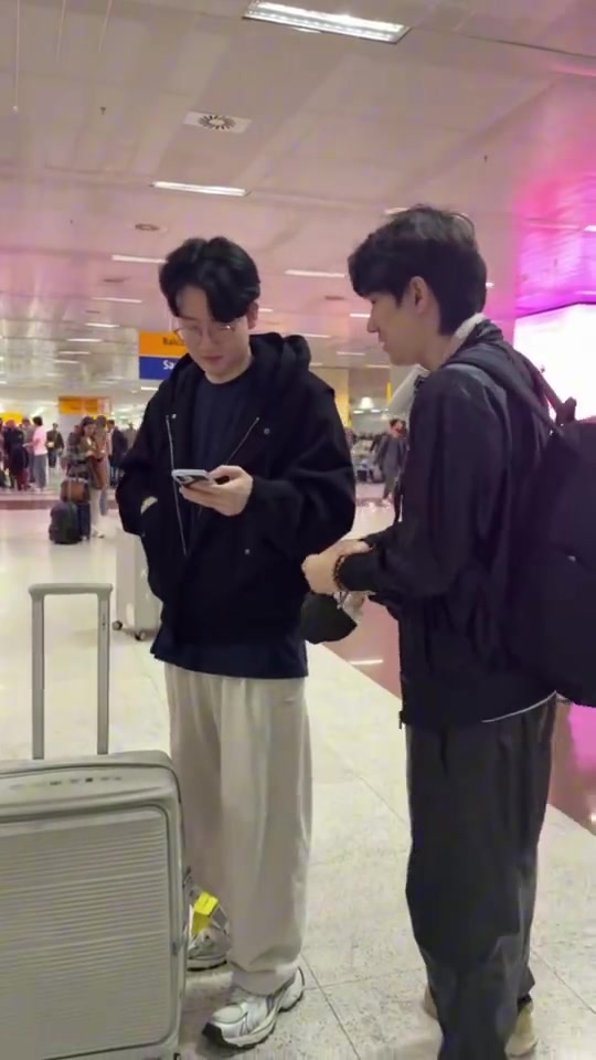 【球盟会】BLG选手动态：经历意外的延误 Viper、Daeny终于抵达圣保罗