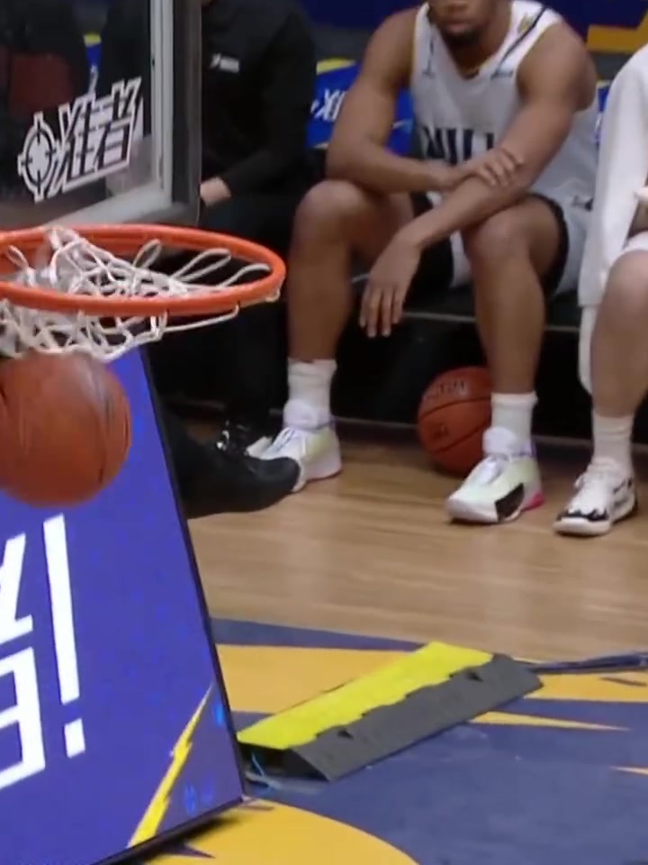 中國香港金牛戰(zhàn)勝山東蜜獾之戰(zhàn)精華濃縮