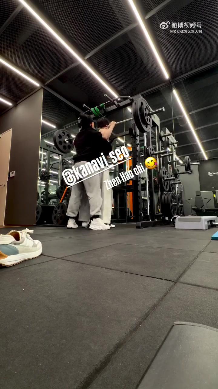 今日任务✅Kanavi、Gumayusi、Zeus发布健身打卡动态【球盟会】