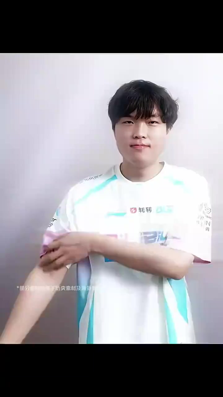 先锋赛预热Bin vs Dhokla：呦，Bin哥 我的肌肉要更大一点【球盟会】