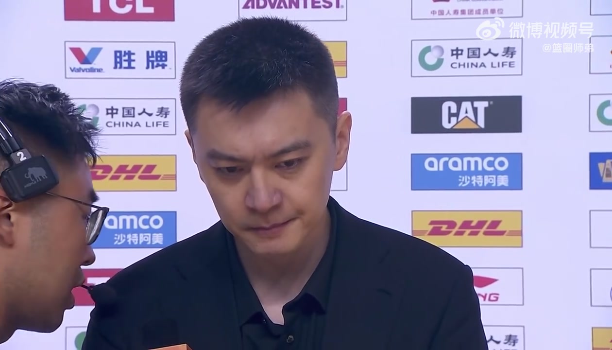 楊鳴：我們隊(duì)天賦沒有那么頂級(jí) 但大家都勤勤懇懇 感謝球迷的支持