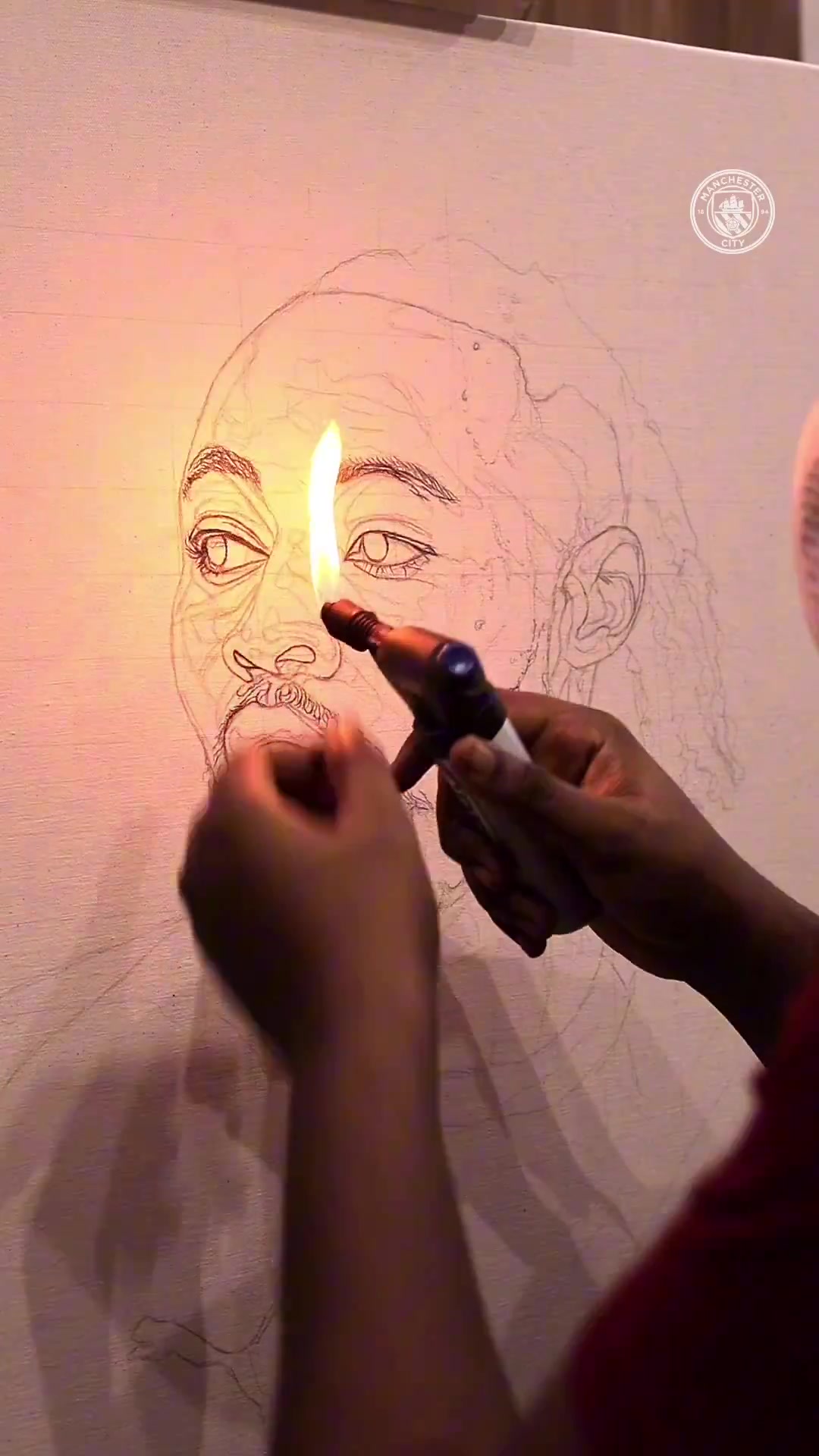 曼城社媒曬藝術(shù)家創(chuàng)作塞梅尼奧畫像視頻，歡迎他加盟球隊(duì)