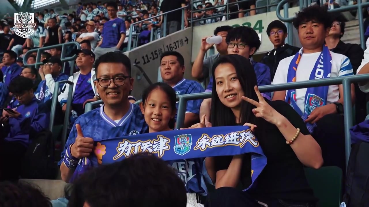 【最新体报】与现场3100多名天津球迷并⚽肩作战，共同完成了