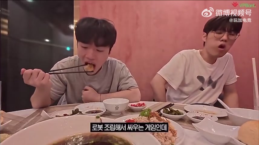 T1众人讨论《皇室战争》Faker：我以前玩这个真是高手