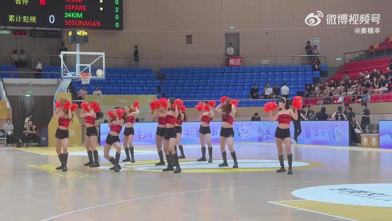 【球盟会】媒体人晒亚洲大学生篮球联赛啦啦队视频：永远支持舞时尚
