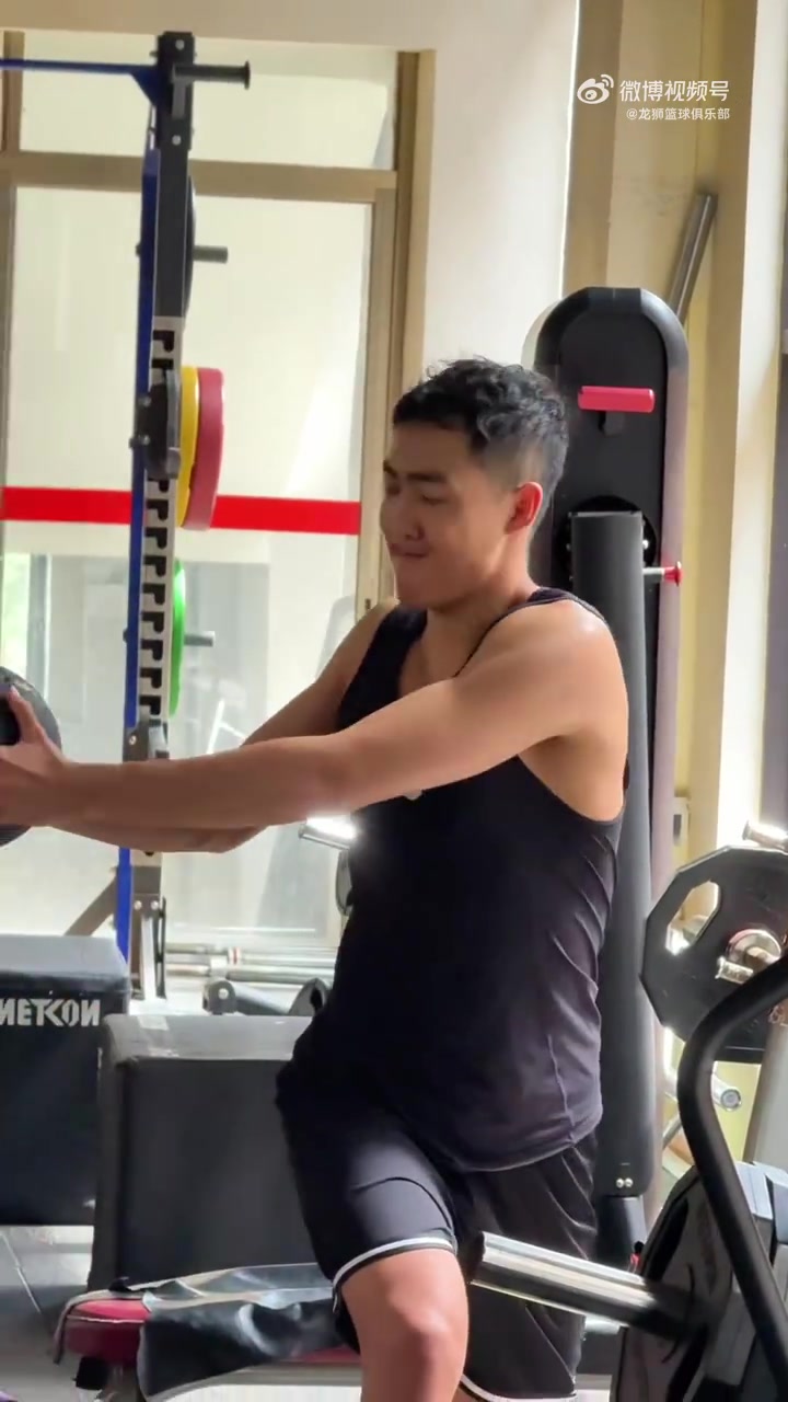 报告报告！除部分还在进行个人特训小狮子外 大部队已收假集合！