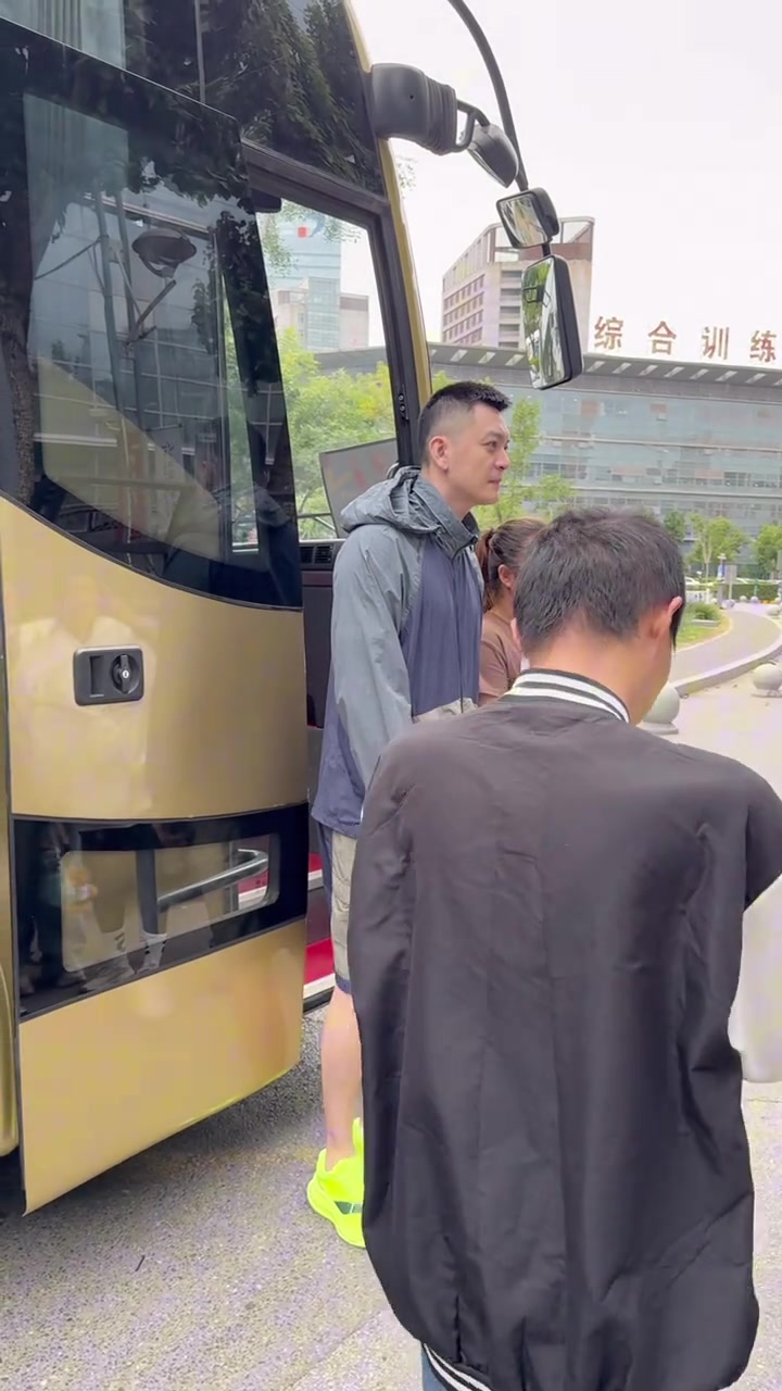 【球盟会】辽篮已前往鞍山开启邀请赛之旅 让我们一起期待精彩的比赛吧