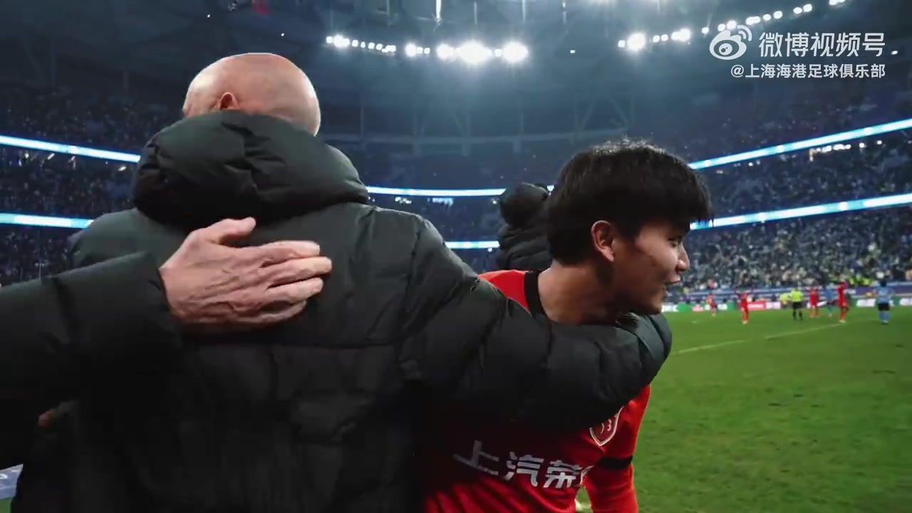 【球迷报道】金杯照亮汗与泪！所有声音汇成一句话：我们要赢(图2)