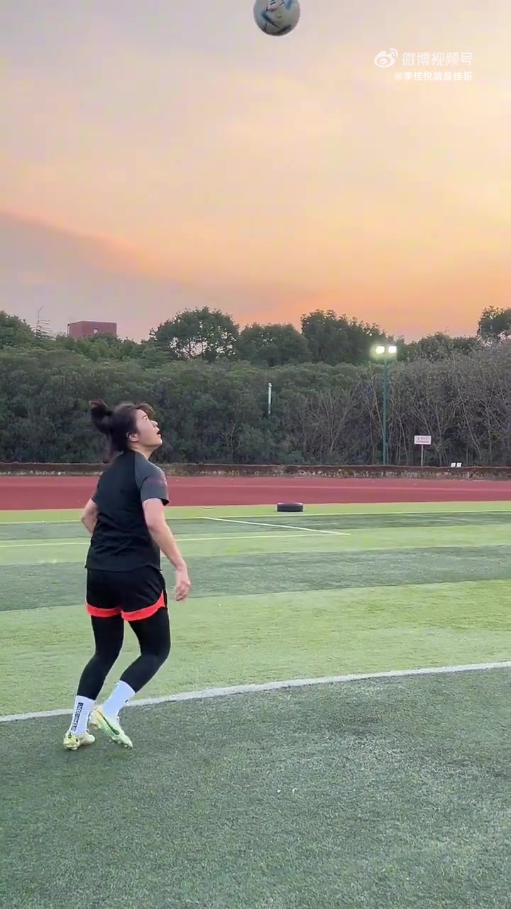 [精彩资讯]李佳悦社媒晒A级教练证：36岁这年，就让我们以新身份重新认识吧(图2)