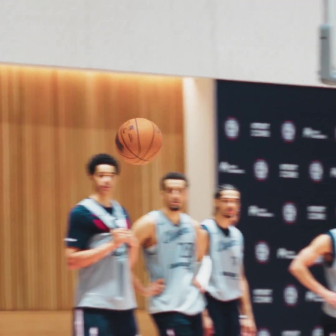 【球盟会】互不相让！哈登面对保罗飚进三分 后者底角空位回敬一球